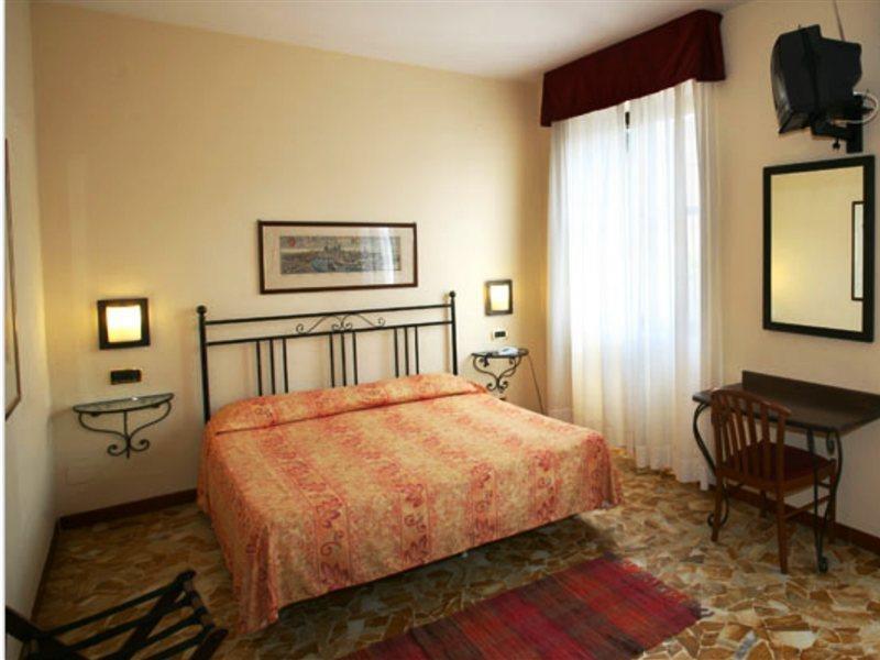 Hotel Ariston Pisa Exterior photo